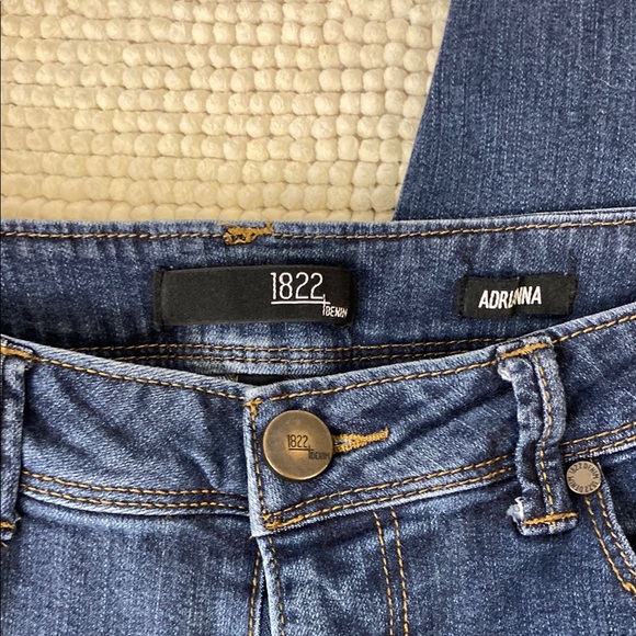 Women's Blue Jeans - Picture 3 of 4